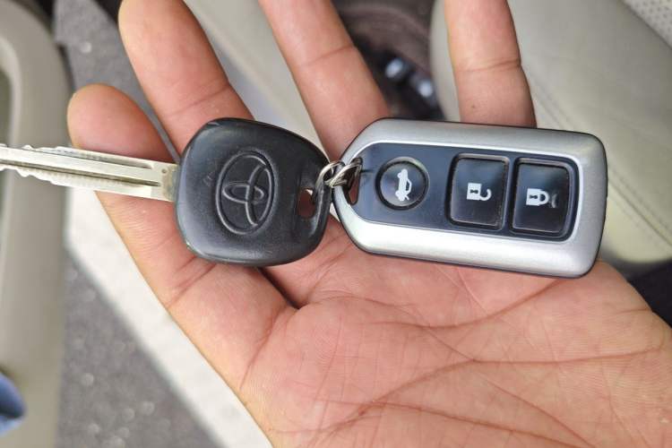 Used Toyota Camry 2010 200G Luxury Edition Vehicle Key