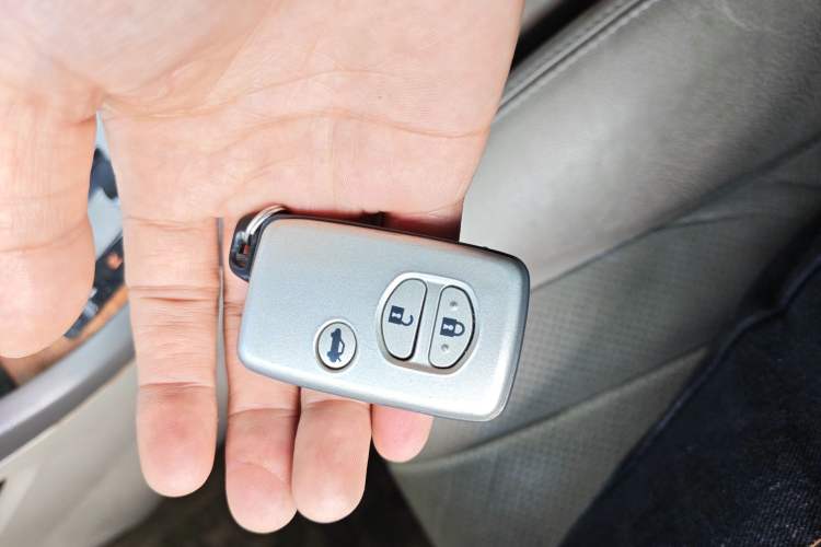 Used Toyota Camry 2010 240G Classic Edition Vehicle Key
