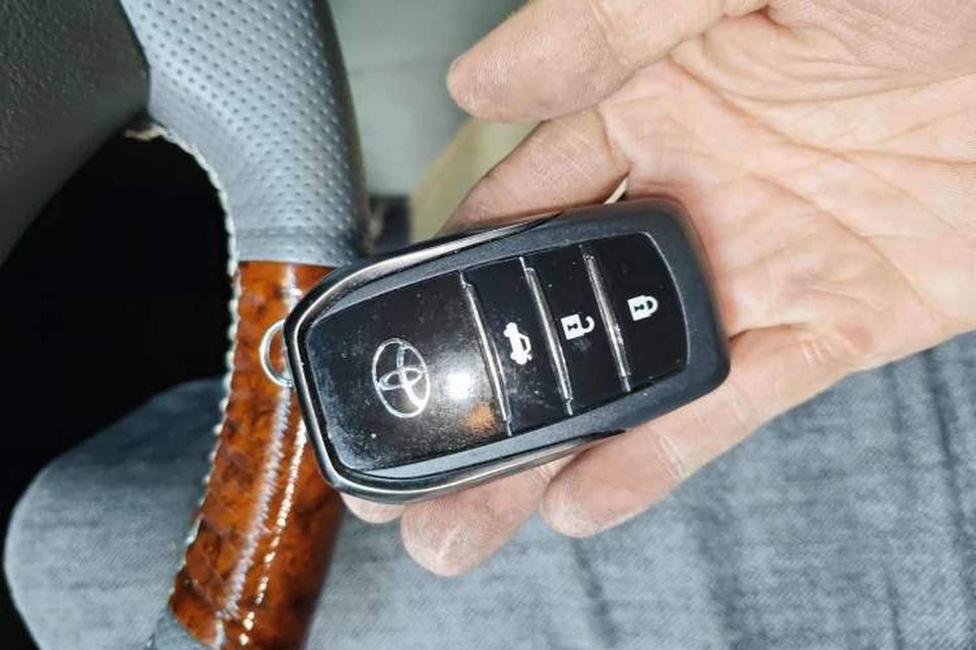 Used Toyota Camry 2010 200G Classic Edition Vehicle Key
