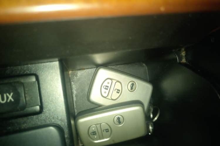 Used Toyota Camry 2010 240G Luxury Edition Vehicle Key