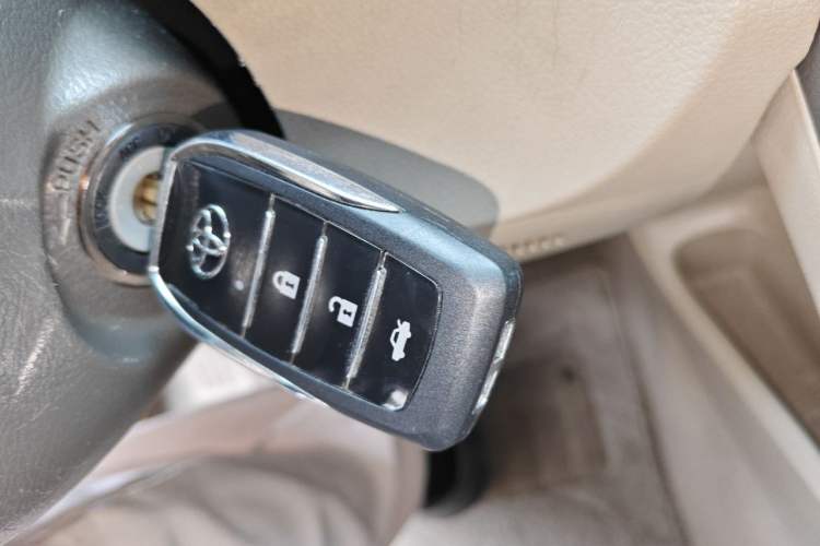 Used Toyota Camry 2010 240G Classic Edition Vehicle Key