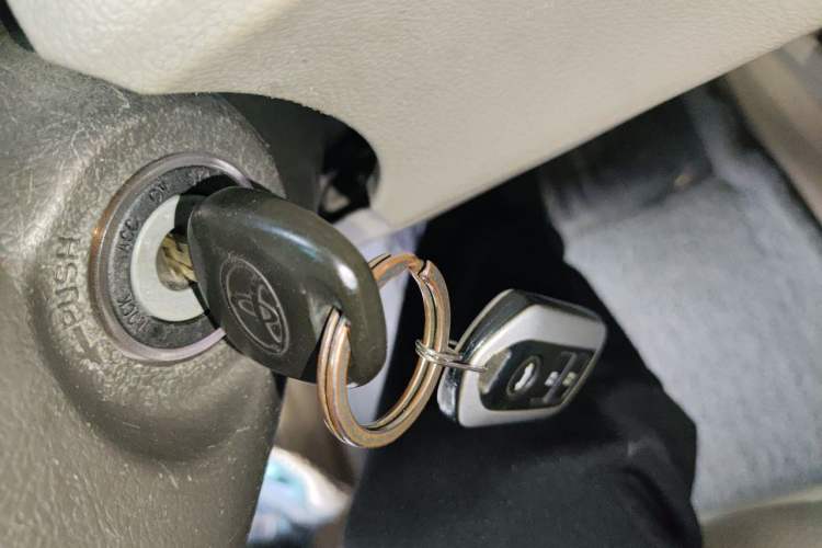 Used Toyota Camry 2010 240G Classic Edition Vehicle Key