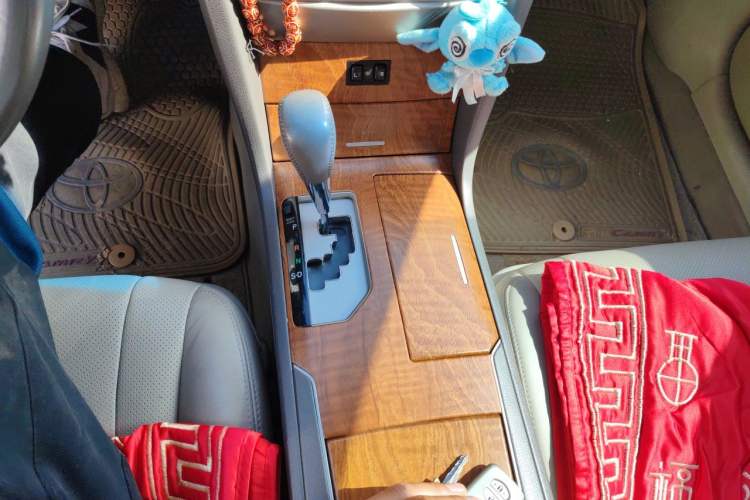 Used Toyota Camry 2010 240G Luxury Edition Gear Lever