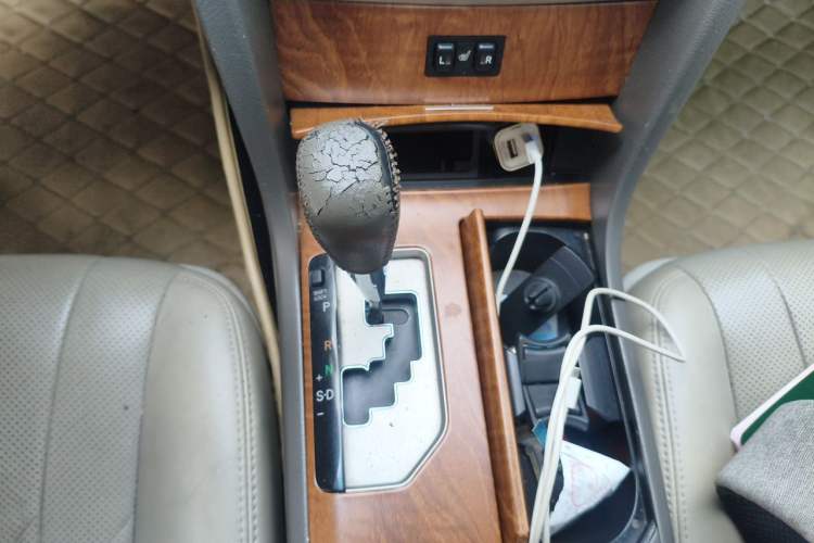 Used Toyota Camry 2010 240G Luxury Edition Gear Lever