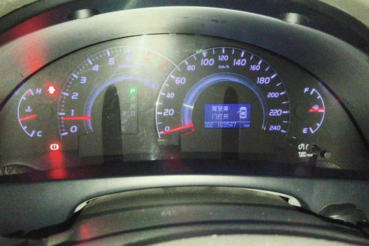 Used Toyota Camry 2010 200G Luxury Edition Odometer Close Up