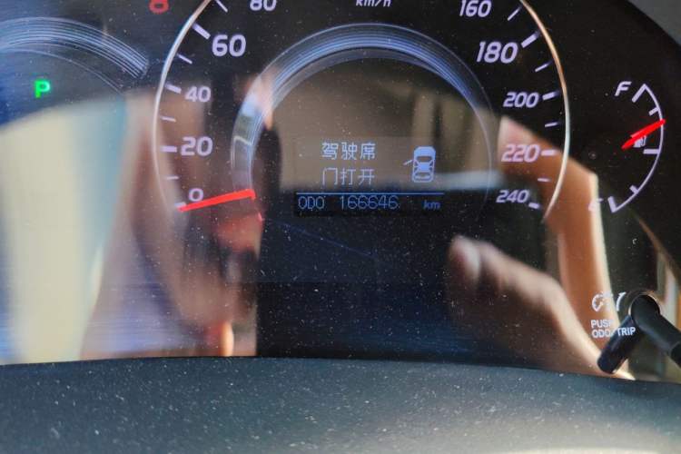Used Toyota Camry 2010 240G Luxury Edition Odometer Close Up