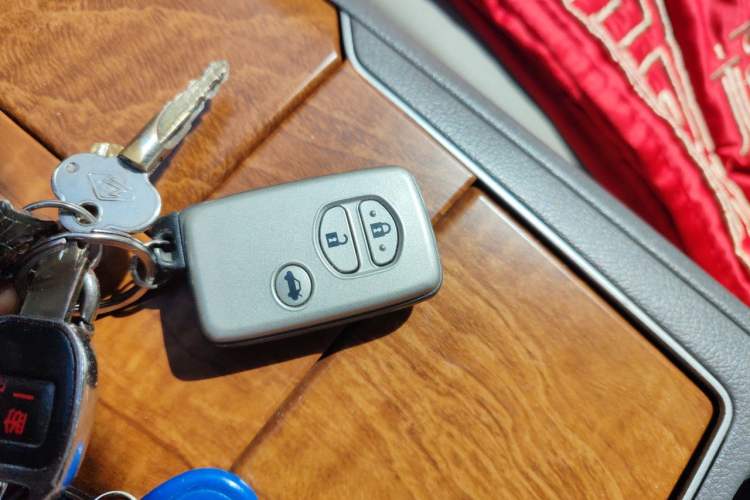 Used Toyota Camry 2010 240G Luxury Edition Vehicle Key