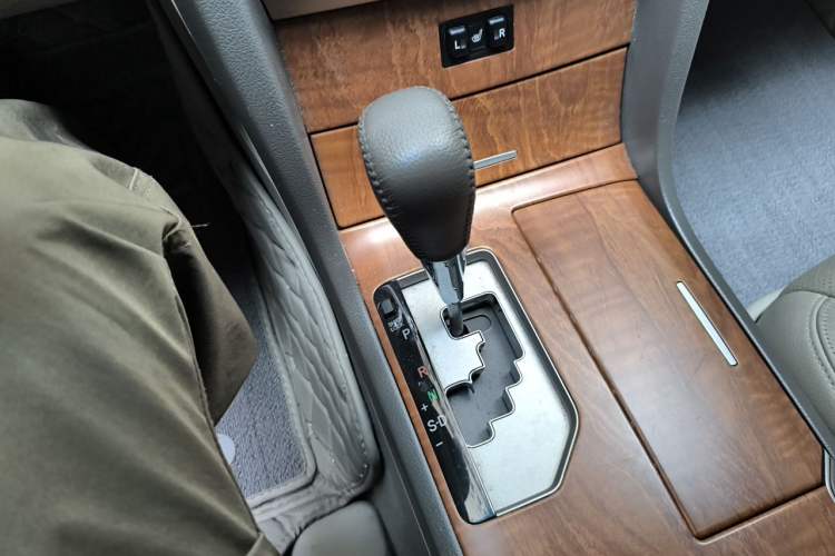 Used Toyota Camry 2010 240G Luxury Edition Gear Lever