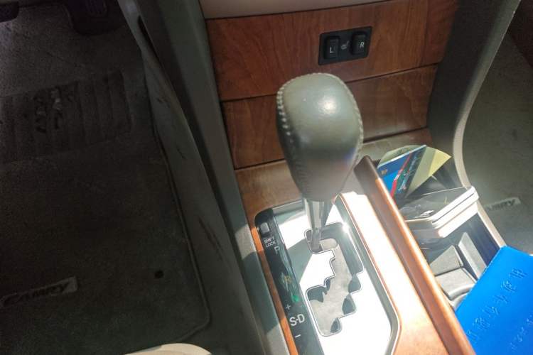 Used Toyota Camry 2010 240G Luxury Edition Gear Lever