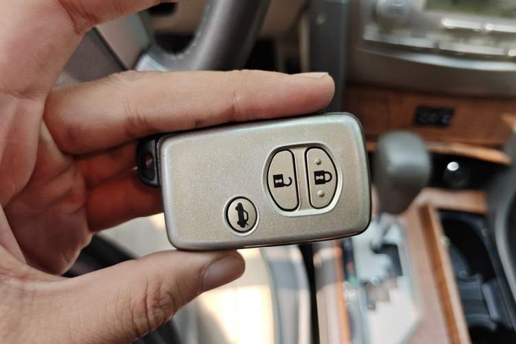 Used Toyota Camry 2010 240G Classic Edition Vehicle Key