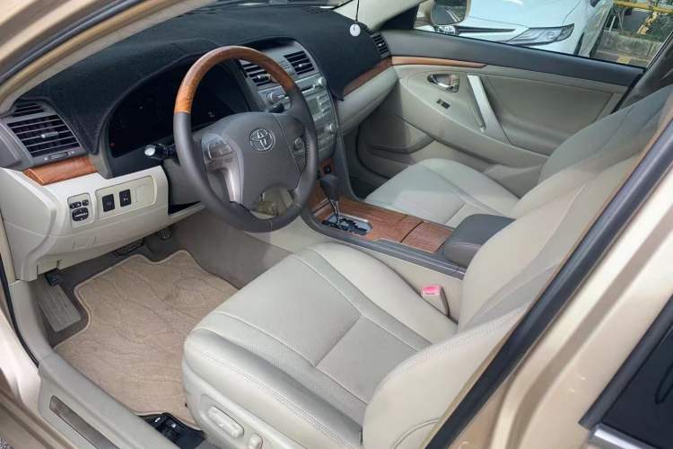 Used Toyota Camry 2010 200G Luxury Edition Interior 4