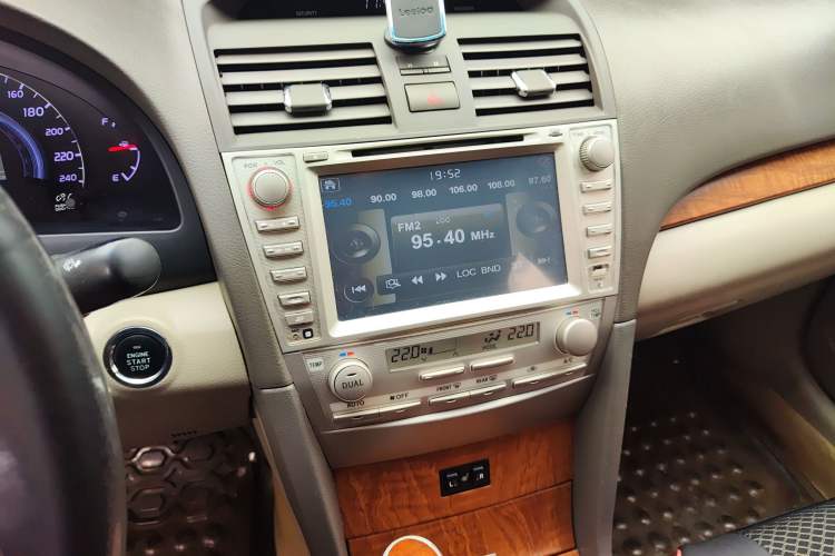 Used Toyota Camry 2011 240G Luxury Anniversary Edition Audio And AC Panel