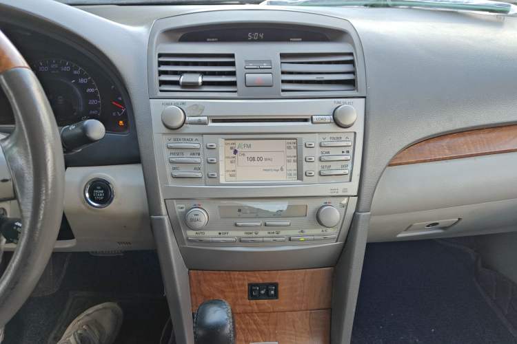 Used Toyota Camry 2011 240G Luxury Anniversary Edition Audio And AC Panel