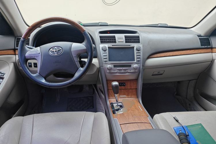 Used Toyota Camry 2011 240G Classic Anniversary Edition Center Console