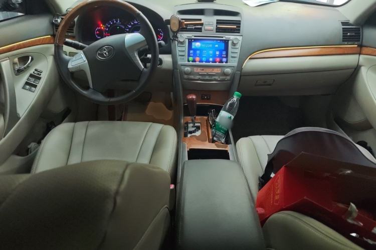 Used Toyota Camry 2011 240G Luxury Anniversary Edition Center Console