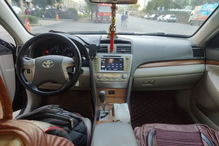 Used Toyota Camry 2011 240G Luxury Anniversary Edition Center Console