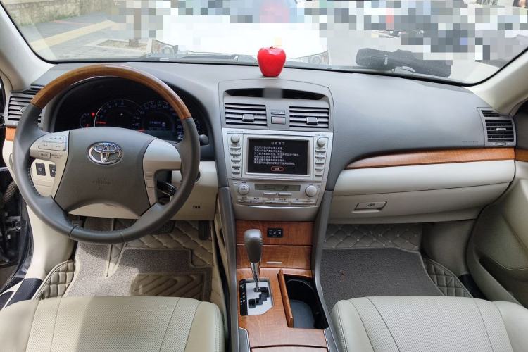 Used Toyota Camry 2011 240G Luxury Anniversary Edition Center Console