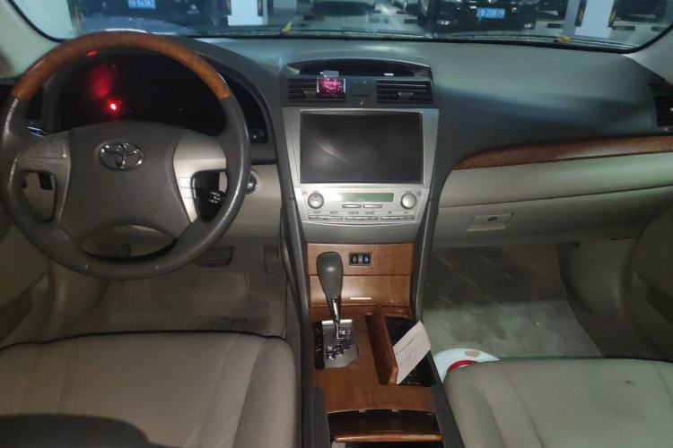 Used Toyota Camry 2011 240G Luxury Anniversary Edition Center Console