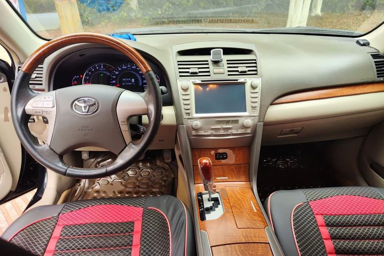 Used Toyota Camry 2011 240G Luxury Anniversary Edition Center Console