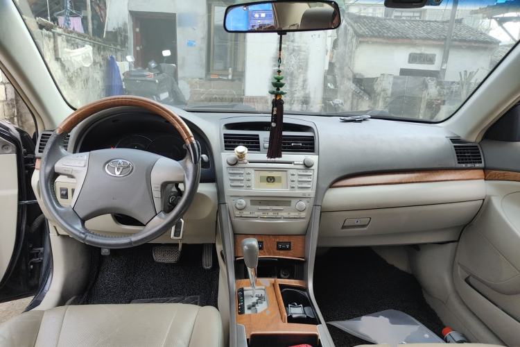 Used Toyota Camry 2011 200G Classic Anniversary Edition Center Console