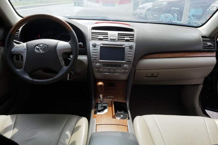 Used Toyota Camry 2011 240G Classic Anniversary Edition Center Console