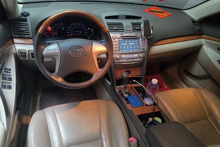 Used Toyota Camry 2011 240G Luxury Anniversary Edition Center Console