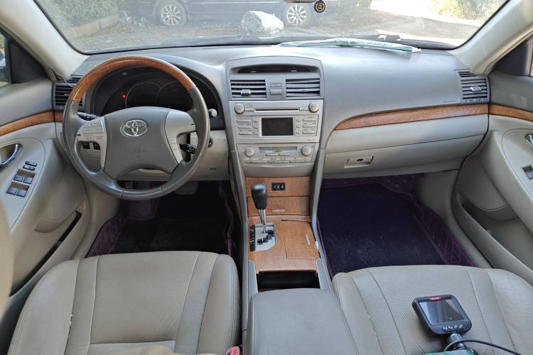 Used Toyota Camry 2011 240G Luxury Anniversary Edition Center Console