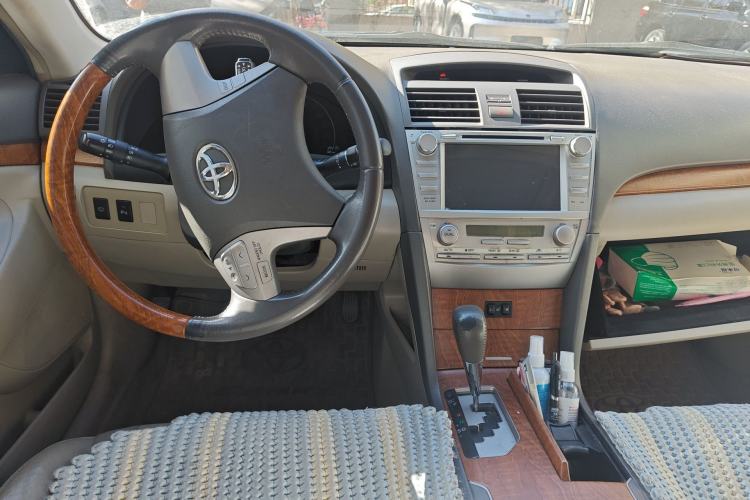 Used Toyota Camry 2011 240G Luxury Anniversary Edition Center Console