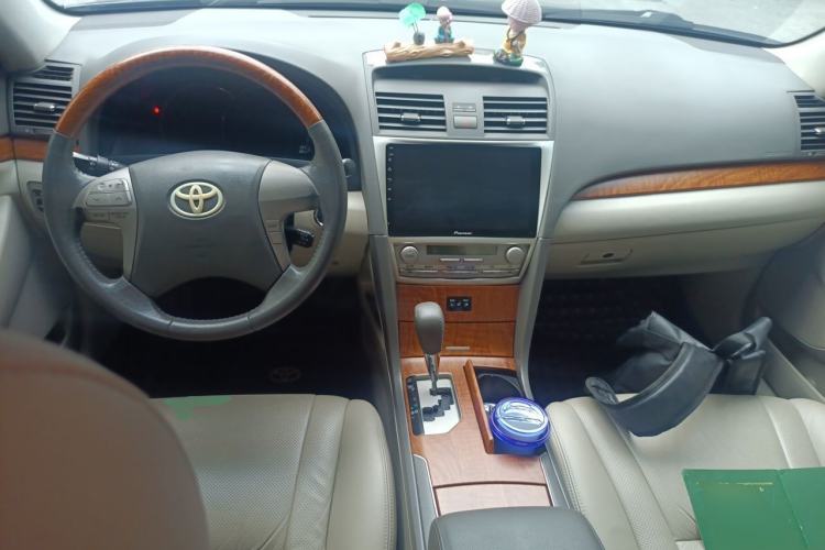 Used Toyota Camry 2011 240G Luxury Anniversary Edition Center Console