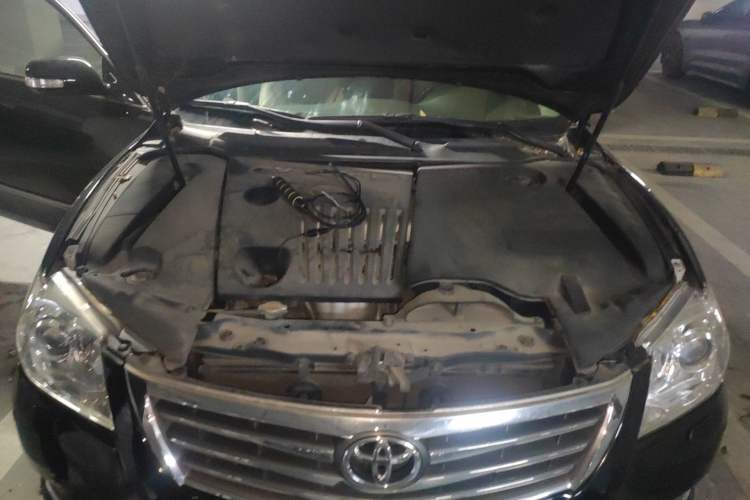Used Toyota Camry 2011 240G Luxury Anniversary Edition Engine Bay