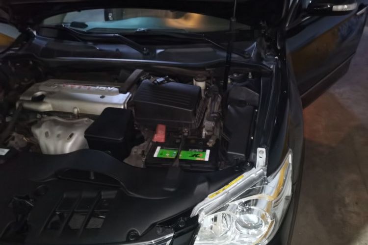 Used Toyota Camry 2011 240G Luxury Anniversary Edition Engine Bay Left