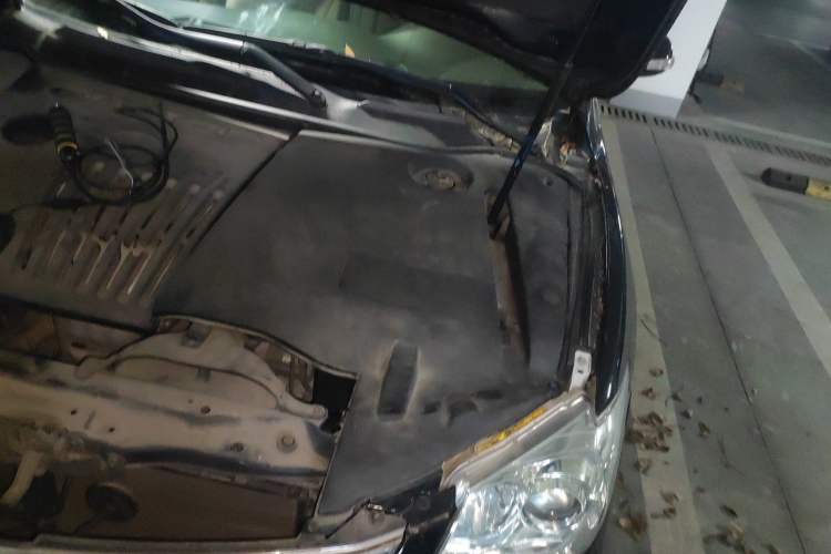 Used Toyota Camry 2011 240G Luxury Anniversary Edition Engine Bay Left