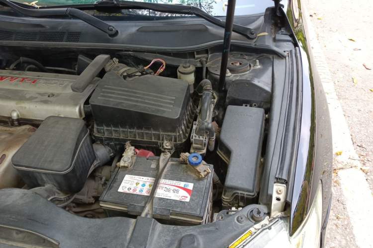 Used Toyota Camry 2011 240G Luxury Anniversary Edition Engine Bay Left