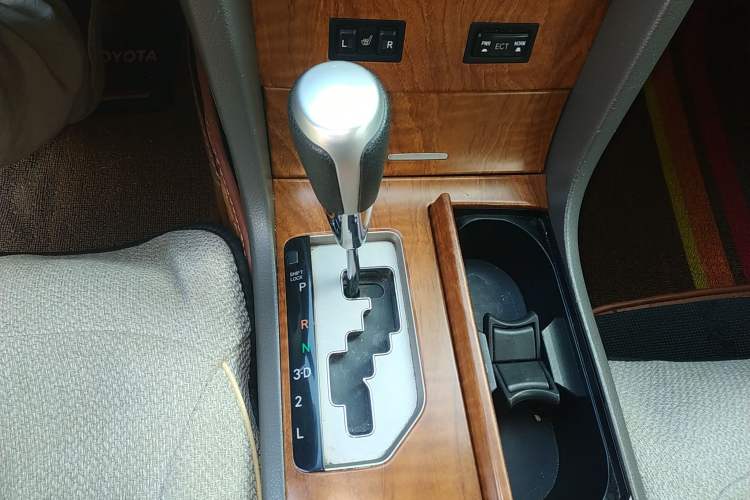 Used Toyota Camry 2011 200G Classic Anniversary Edition Gear Lever