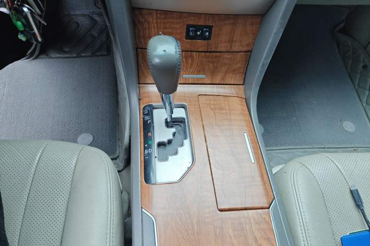 Used Toyota Camry 2011 240G Classic Anniversary Edition Gear Lever
