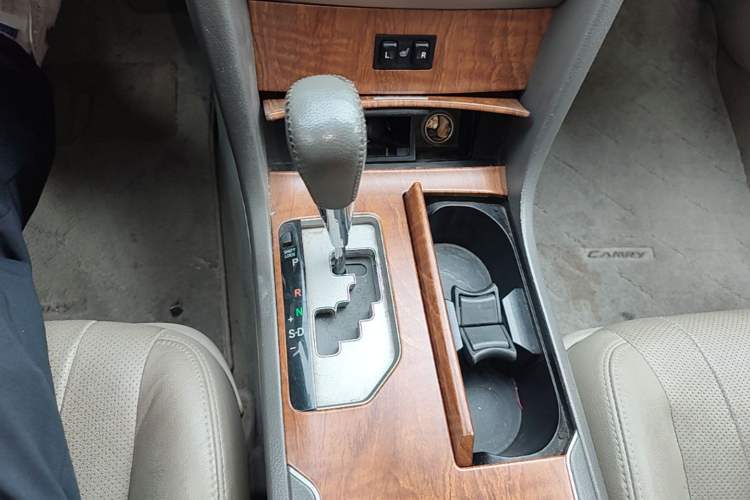 Used Toyota Camry 2011 240G Classic Anniversary Edition Gear Lever