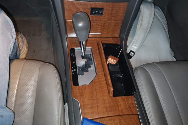 Used Toyota Camry 2011 240G Luxury Anniversary Edition Gear Lever
