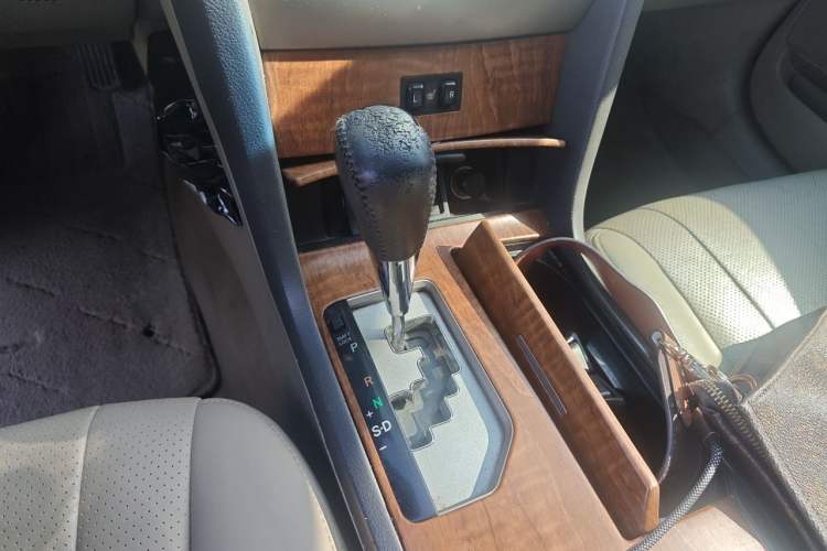 Used Toyota Camry 2011 240G Classic Anniversary Edition Gear Lever