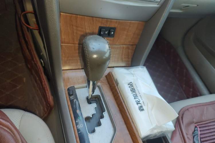 Used Toyota Camry 2011 240G Luxury Anniversary Edition Gear Lever