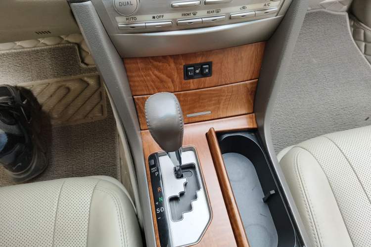 Used Toyota Camry 2011 240G Luxury Anniversary Edition Gear Lever