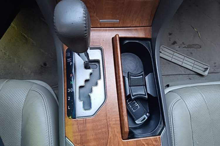 Used Toyota Camry 2011 200G Classic Anniversary Edition Gear Lever