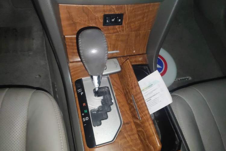 Used Toyota Camry 2011 240G Luxury Anniversary Edition Gear Lever