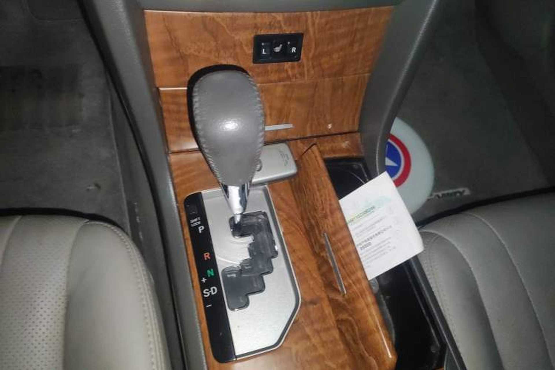 Used Toyota Camry 2011 240G Luxury Anniversary Edition Gear Lever