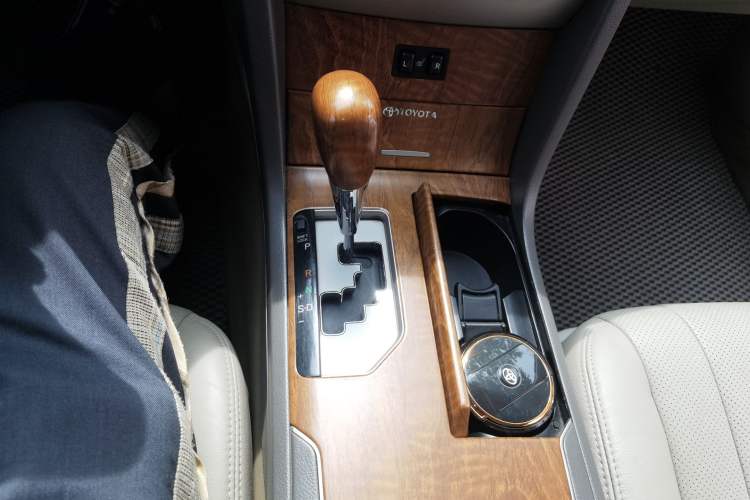 Used Toyota Camry 2011 240G Classic Anniversary Edition Gear Lever