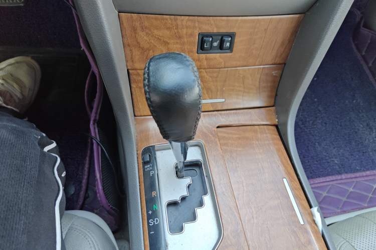 Used Toyota Camry 2011 240G Luxury Anniversary Edition Gear Lever