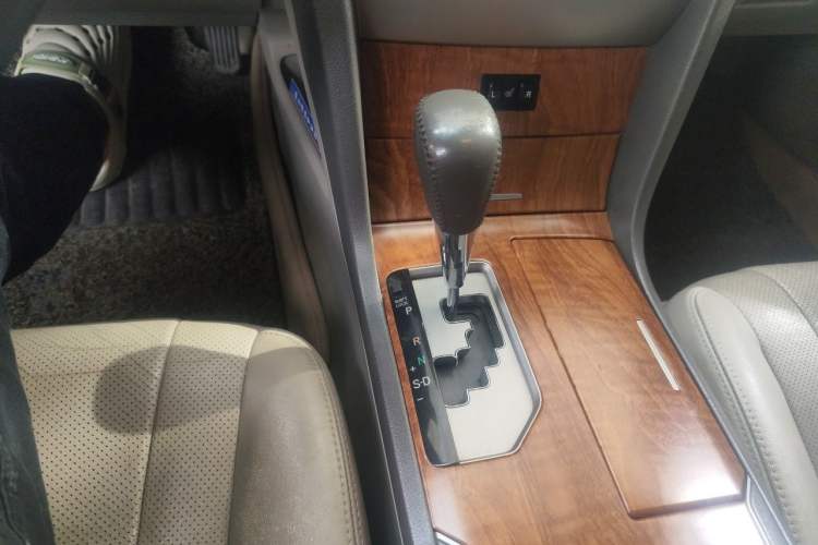 Used Toyota Camry 2011 240G Luxury Anniversary Edition Gear Lever