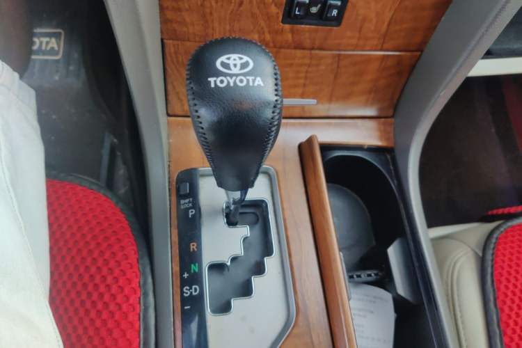 Used Toyota Camry 2011 240G Classic Anniversary Edition Gear Lever