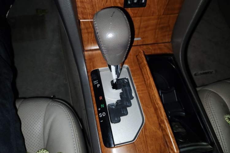 Used Toyota Camry 2011 240G Classic Anniversary Edition Gear Lever