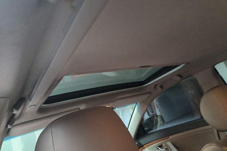 Used Toyota Camry 2011 240G Luxury Anniversary Edition Headliner