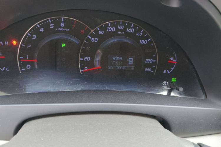 Used Toyota Camry 2011 200G Luxury Anniversary Edition Odometer Close Up